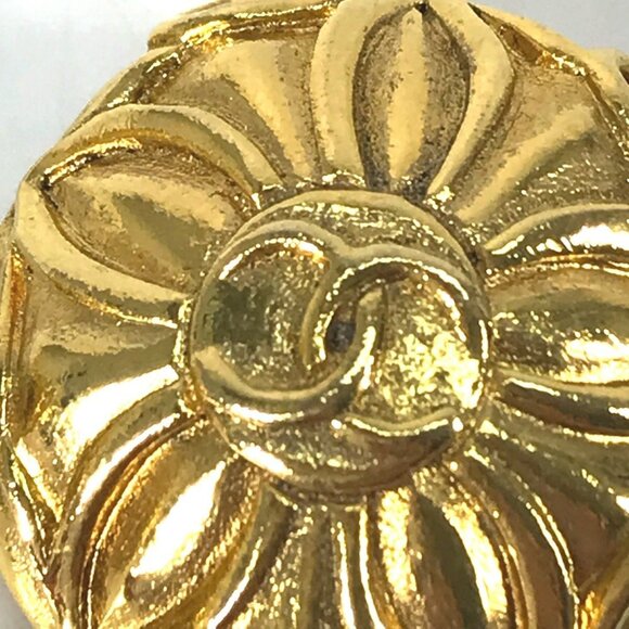 CHANEL Vintage Gold Earrings - Picture 4 of 13